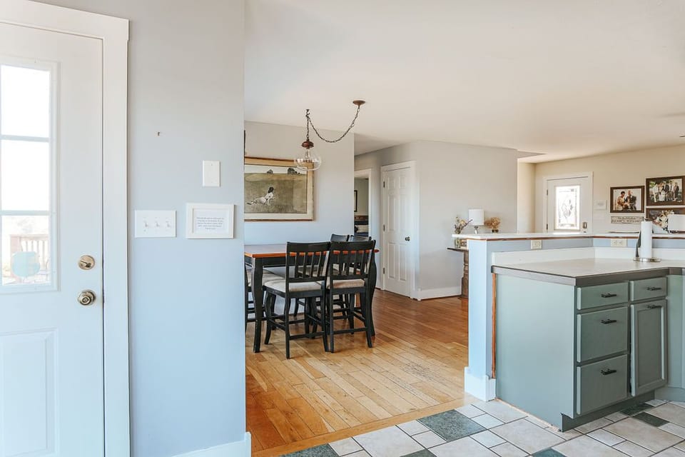 House, Private Bathroom (Ridgeview Retreat) | Shared kitchen