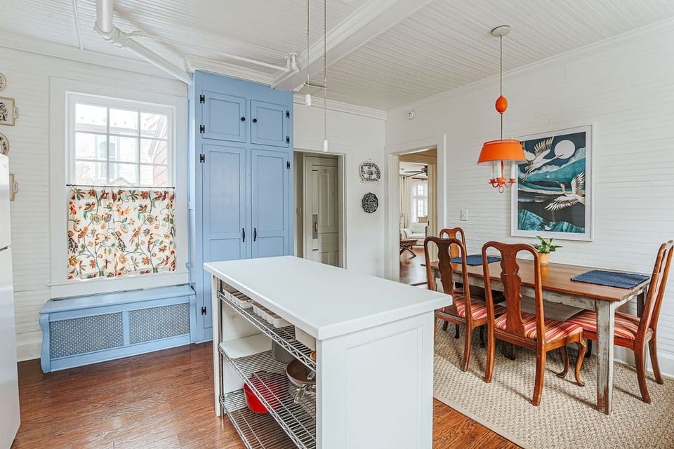 House, Private Bathroom (The Cardinal House) | Shared kitchen