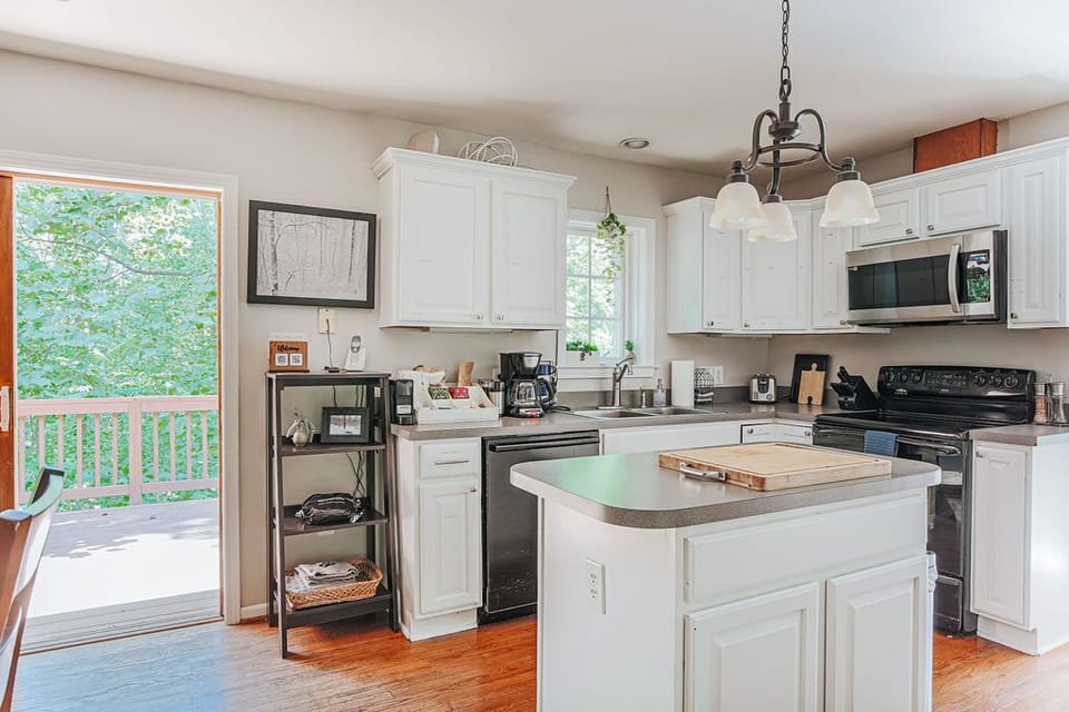 Cabin, Private Bathroom (The Pond Cabin) | Shared kitchen