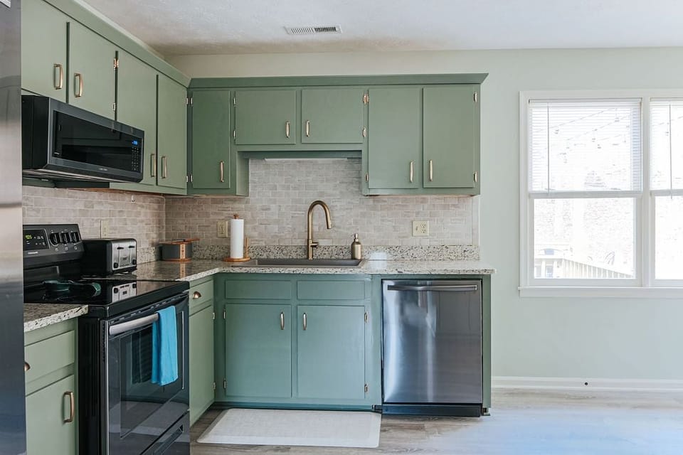 House, Private Bathroom (Tucked Inn: Upper Unit) | Shared kitchen