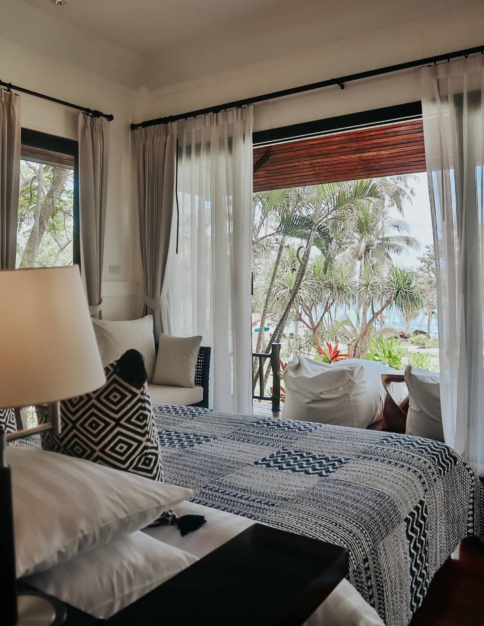 Shantaa Sweet (A king size bed) | Free minibar, in-room safe, individually decorated