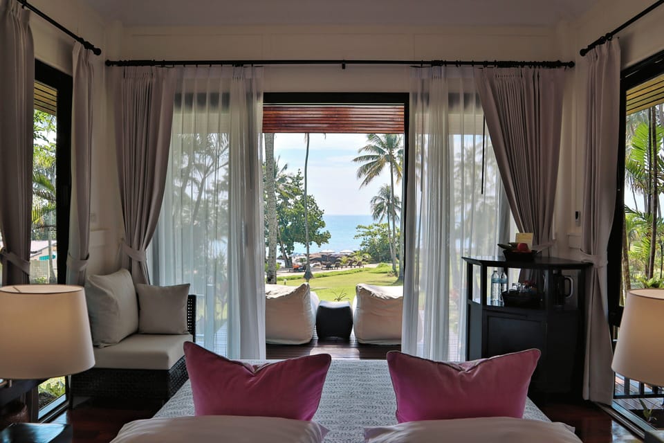 Shantaa Sweet (A king size bed) | Free minibar, in-room safe, individually decorated