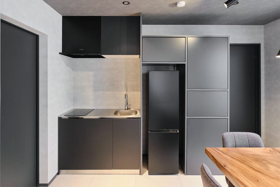 Comfort Villa | Private kitchen | Full-size fridge, microwave, rice cooker, cookware/dishes/utensils