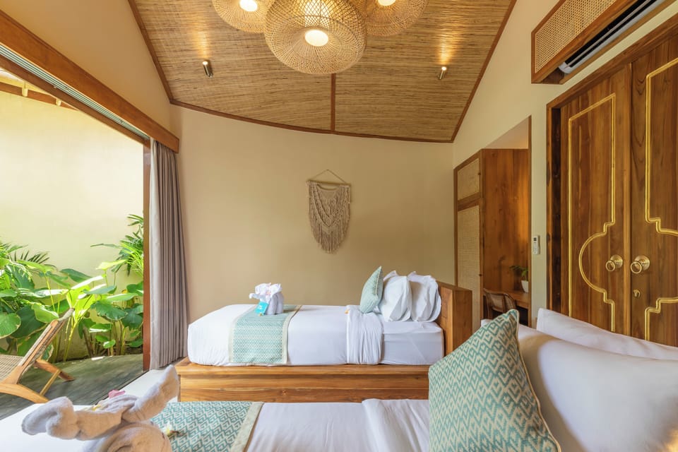 In-room safe, blackout drapes, WiFi (free)
