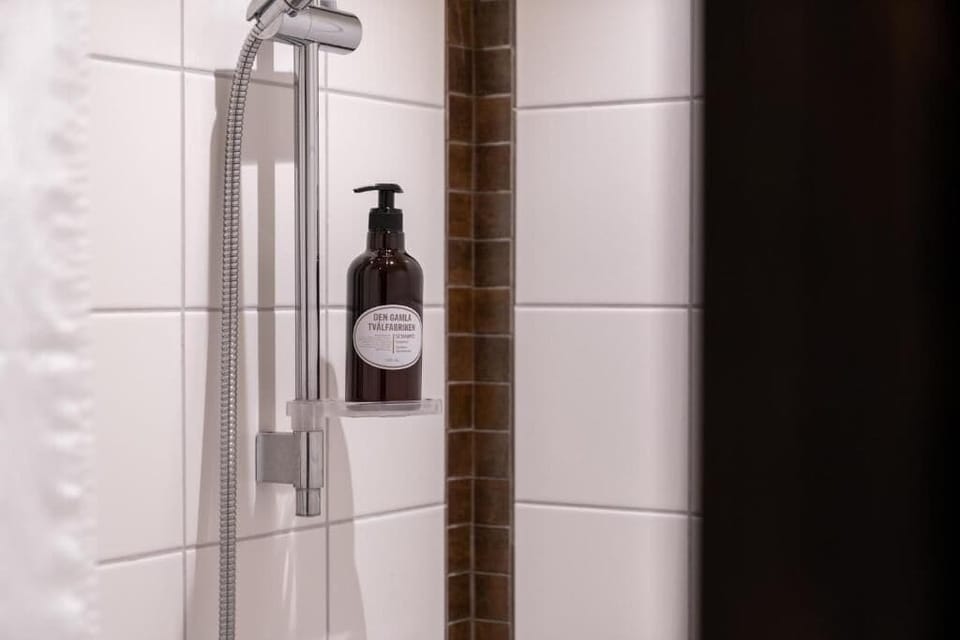 Towels, toilet paper
