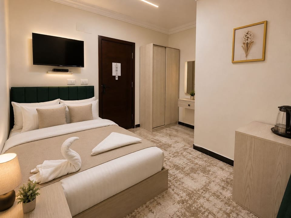 Comfort Single Room, City View | Laptop workspace, soundproofing, WiFi (free), bed sheets