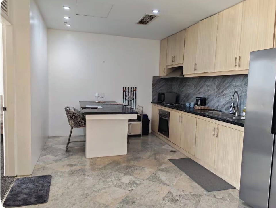 Luxury Condo, Mountain View | Private kitchen | Electric kettle