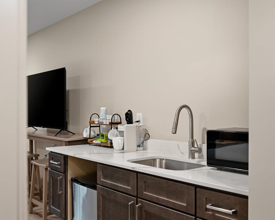 Single Room | Private kitchen | Mini-fridge, microwave