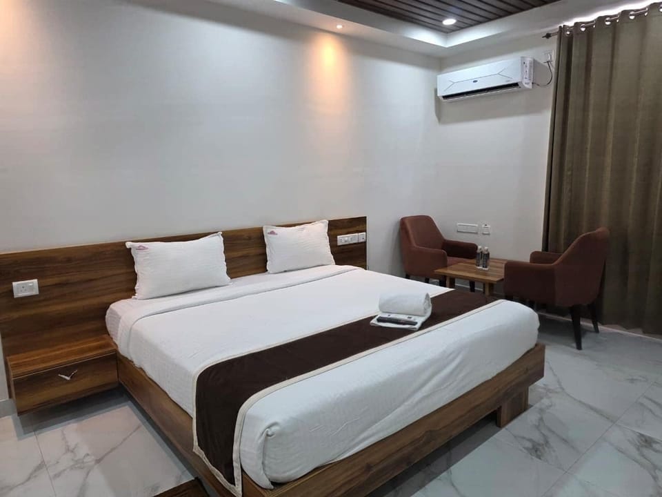 Premium Single Room | Free WiFi