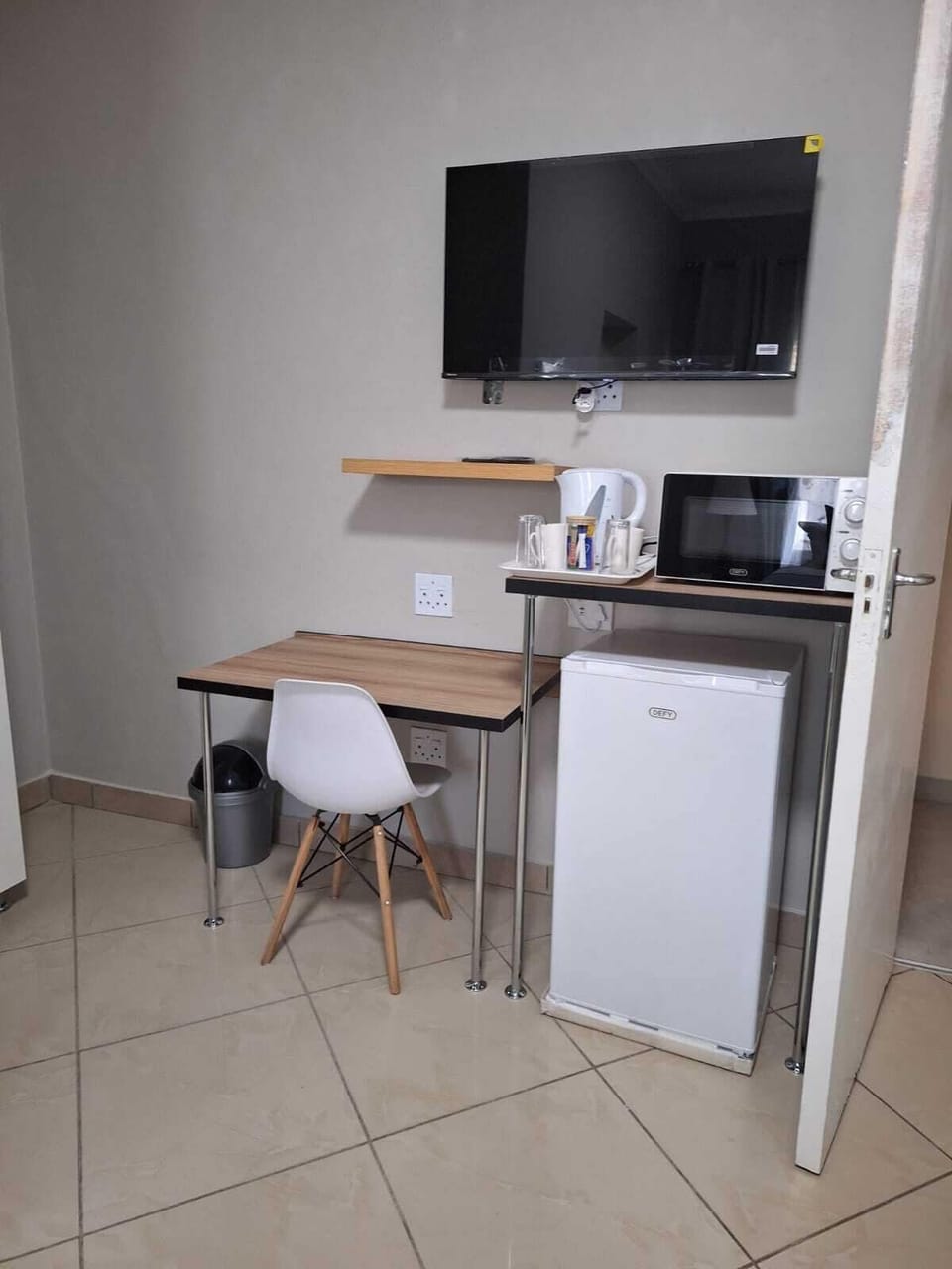 Standard Double Room, Non Smoking, Private Bathroom | Interior