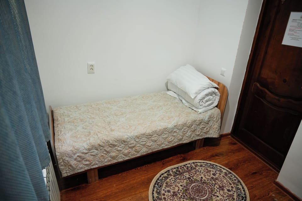 Basic Double Room | Iron/ironing board, free WiFi