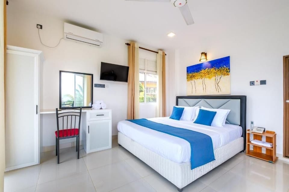 Deluxe Double Room, Balcony, Mountain View | Laptop workspace, soundproofing