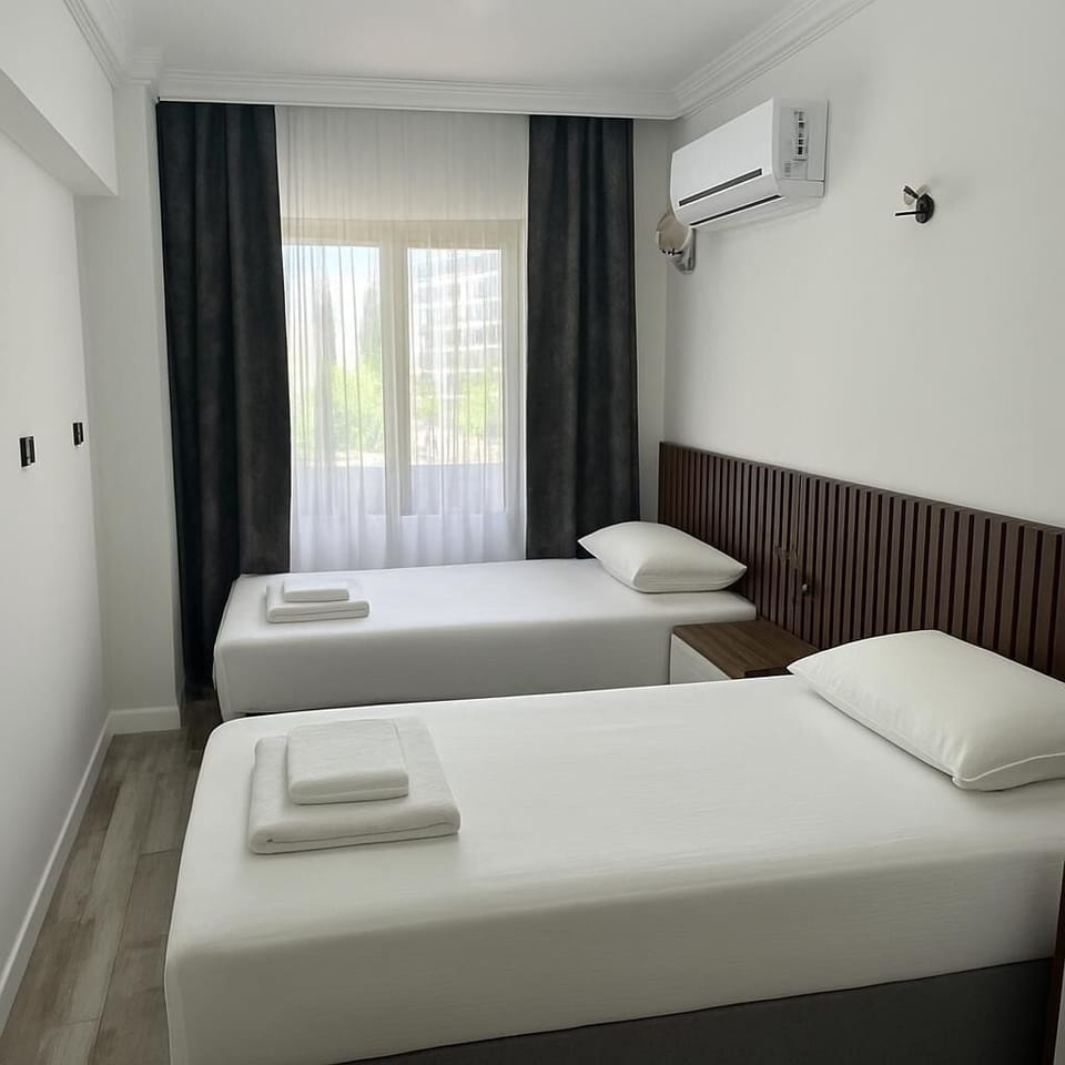Classic Double or Twin Room, Balcony, City View | WiFi (free)