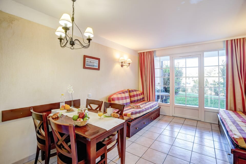 Apartment | Dining