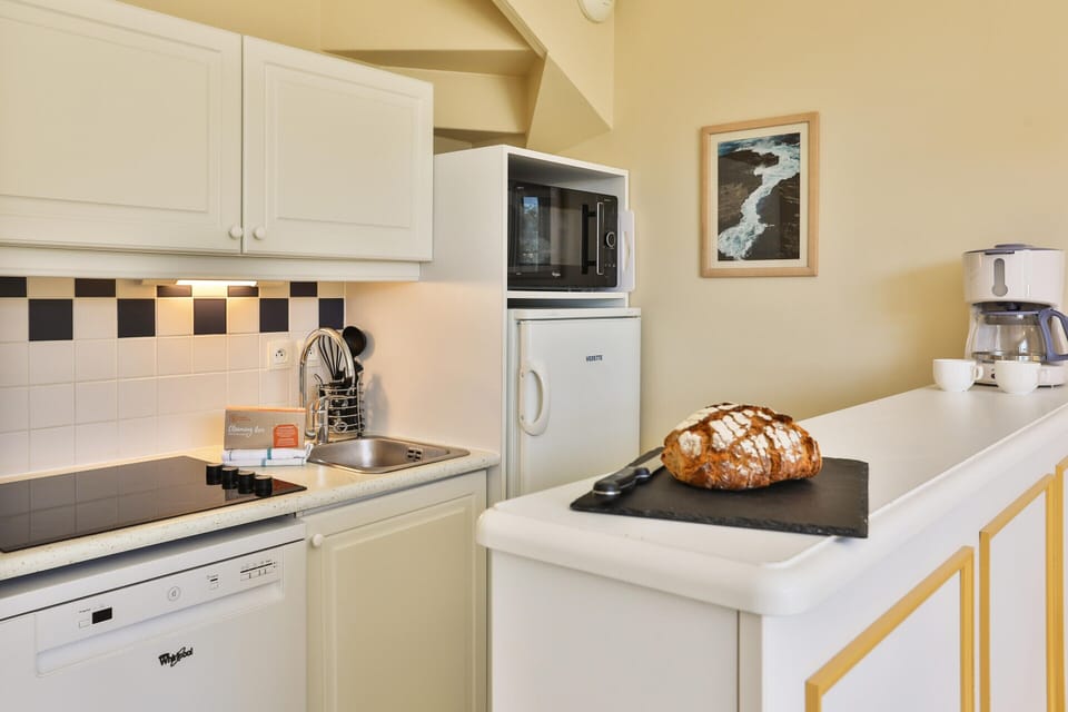 Apartment | Private kitchen | Cleaning supplies