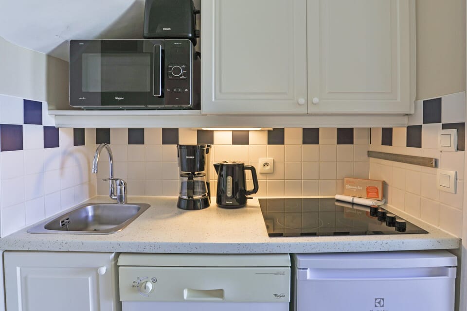 Apartment | Private kitchen | Cleaning supplies