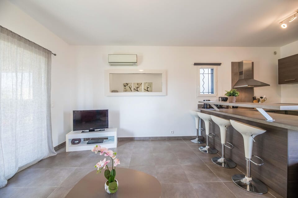Apartment | Dining