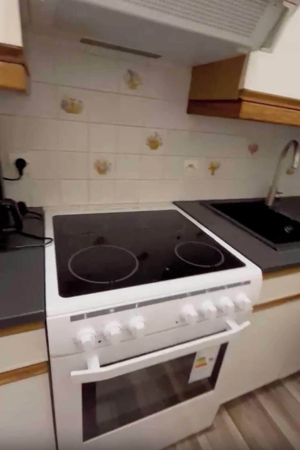 Apartment | Private kitchen | Fridge, microwave, oven, stovetop