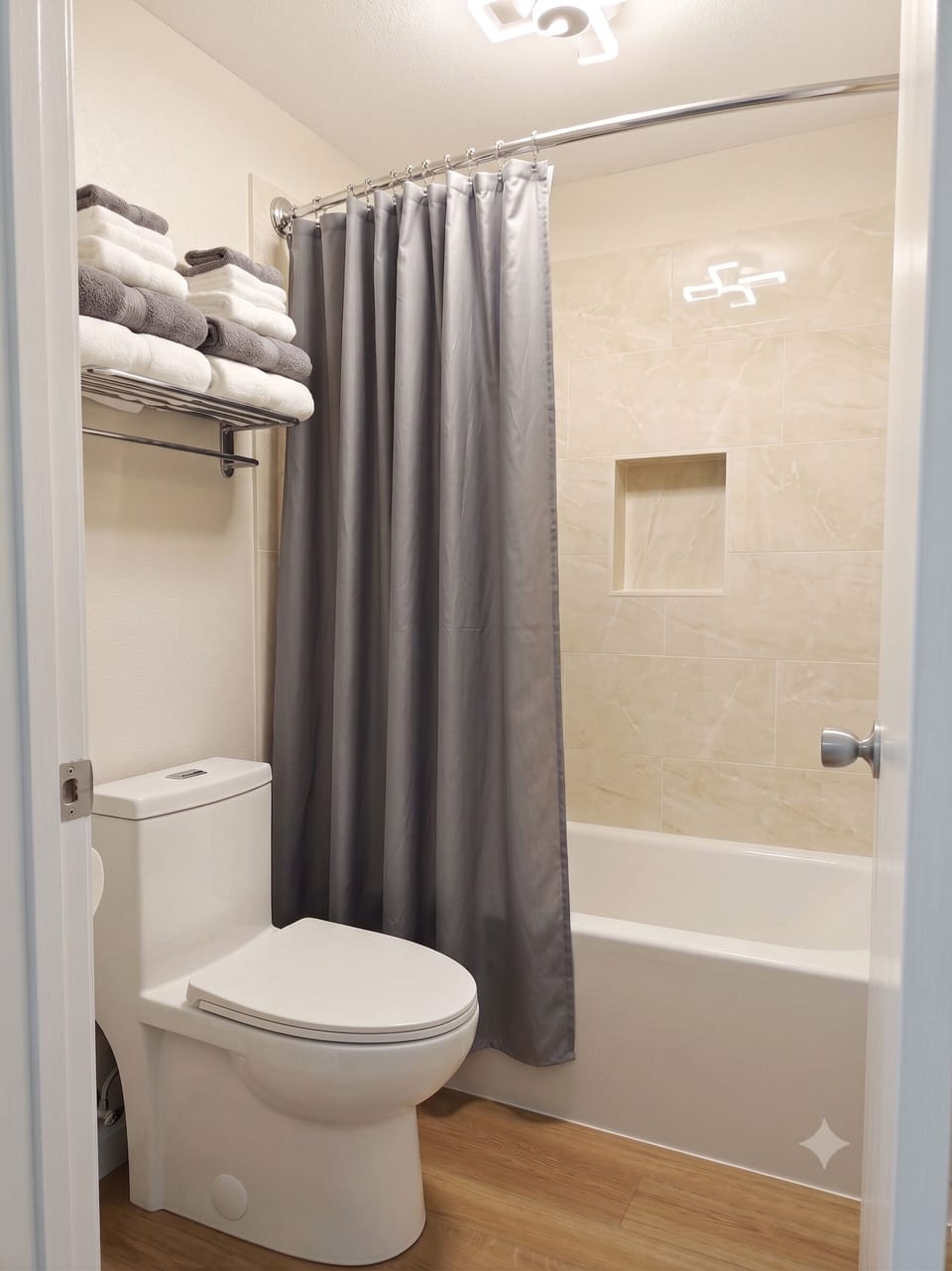 Standard Single Room | Bathroom | Combined shower/tub, hair dryer, towels, soap