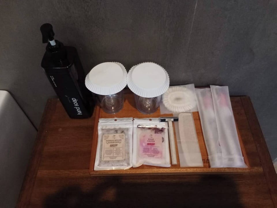 Deluxe Double Room, Balcony, Garden View | Bathroom amenities | Towels, soap, shampoo, toilet paper