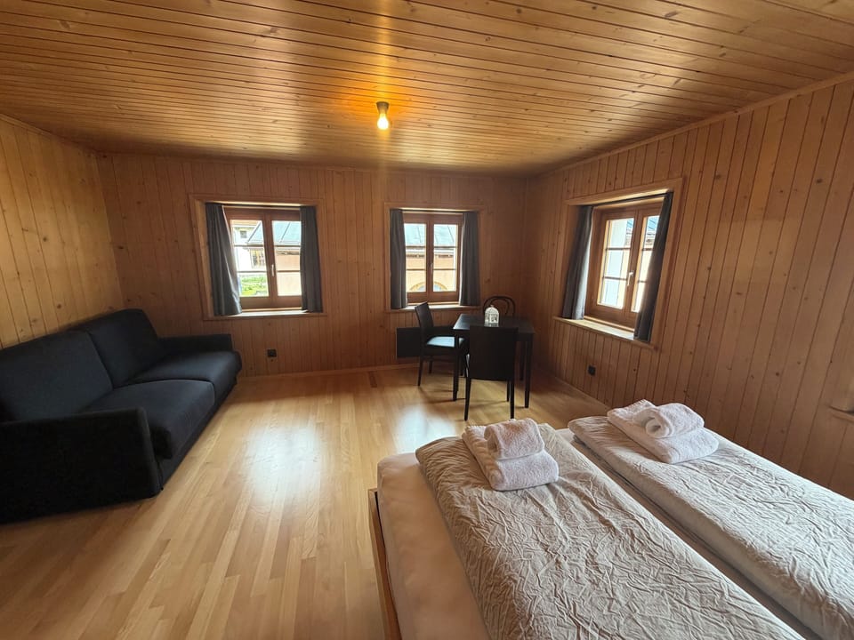 Family Room | Desk, laptop workspace, WiFi (free)