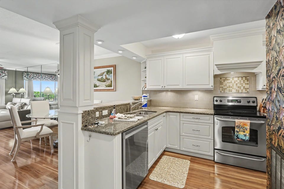 Condo, Multiple Beds (Land's End 6-204 Beach Front) | Private kitchen