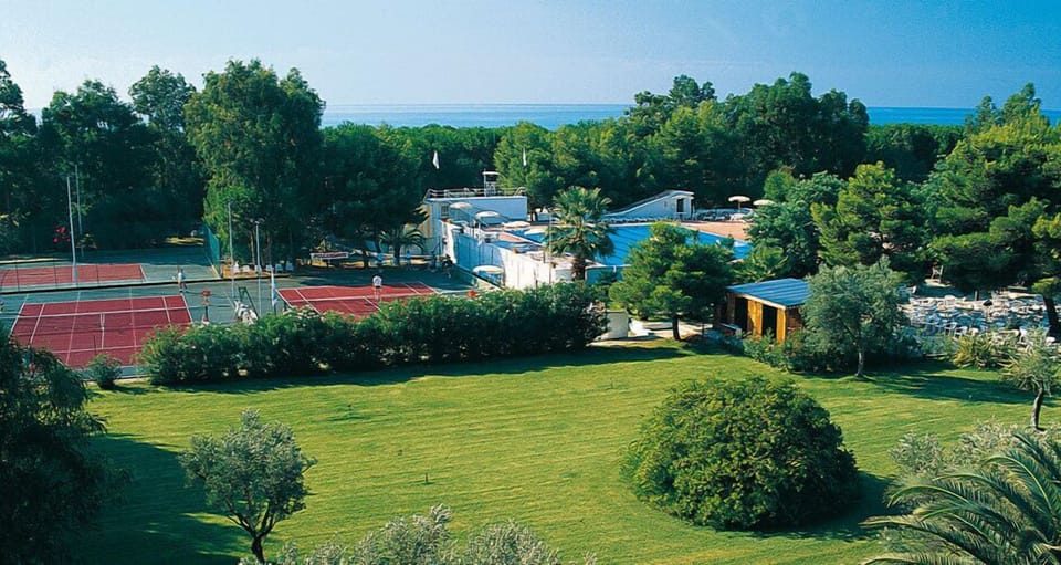 Tennis court