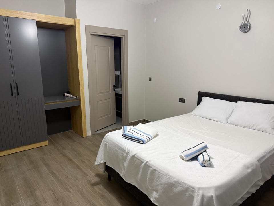 Classic Room, City View | Desk, laptop workspace, WiFi (free)