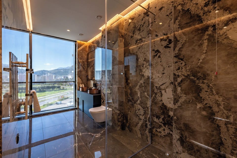 Deluxe Apartment | Bathroom | Slippers