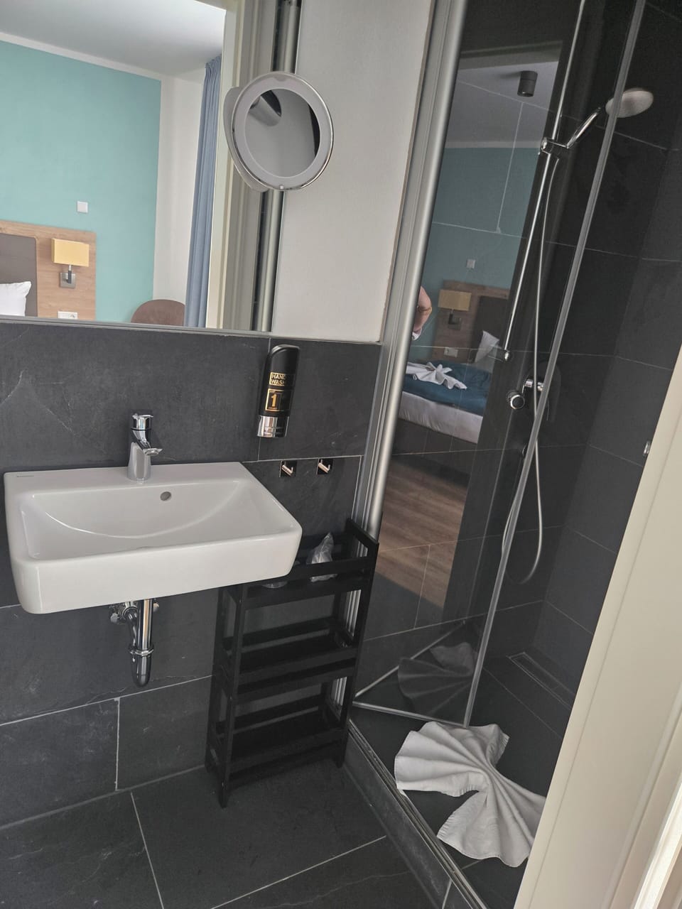 Classic Single Room, Garden View | Bathroom | Shower, hair dryer, towels, soap