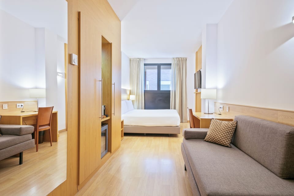 Triple Room | Minibar, in-room safe, desk, laptop workspace