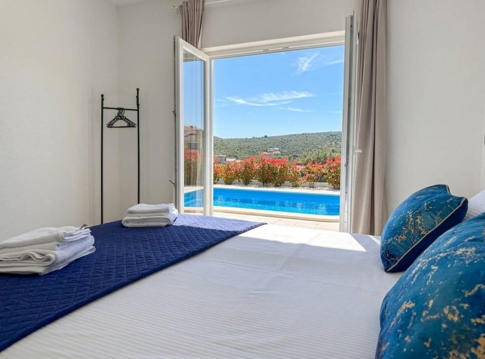House (Four Bedroom Villa with Terrace and O) | 1 bedroom