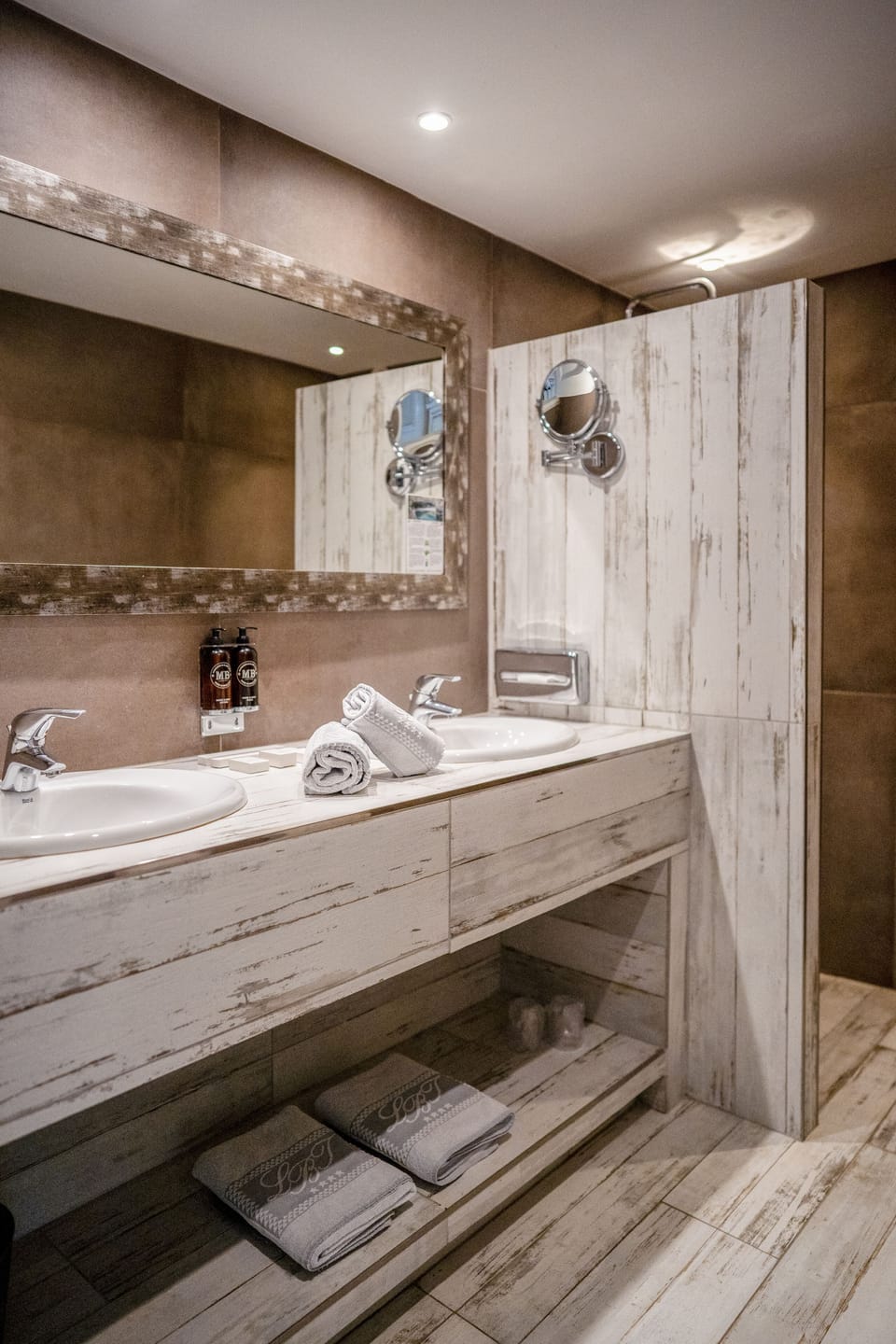 Prestige Room, Spa access included (Indoor swimming pool, Sauna, Spa hot tub, Hammam) | Bathroom | Eco-friendly toiletries, hair dryer, bathrobes, slippers