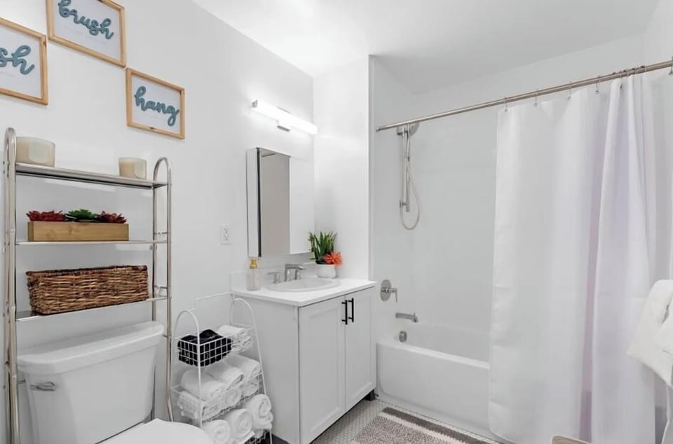Family Suite | Bathroom