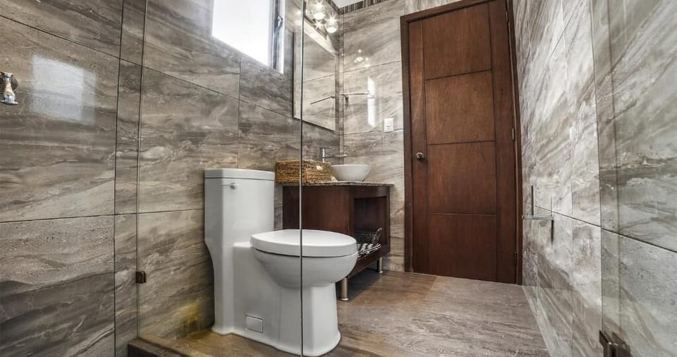 Standard Quadruple Room | Bathroom