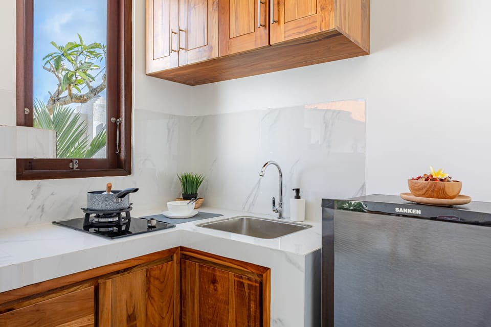 Suite, Pool View | Private kitchen
