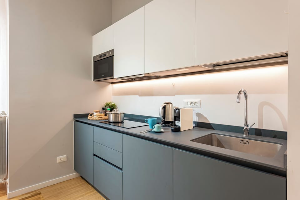 Family Apartment, Multiple Bedrooms (Maison Columbus) | Private kitchen | Fridge, microwave, oven, stovetop