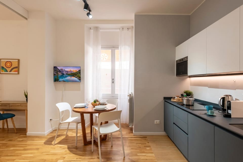 Family Apartment, Multiple Bedrooms (Maison Columbus) | Private kitchen | Fridge, microwave, oven, stovetop