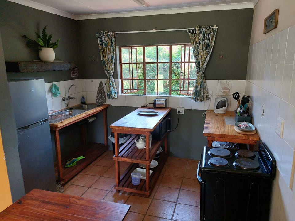 Comfort Chalet, Patio, Garden View | Private kitchen