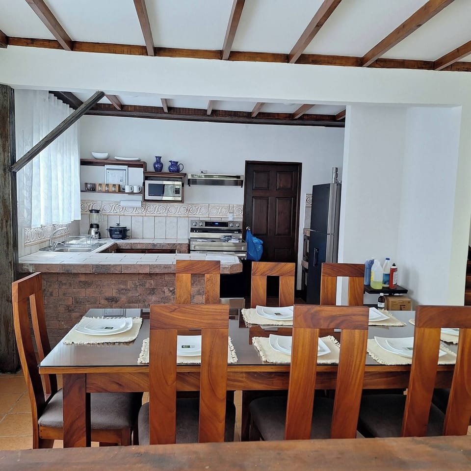 House, 3 Bedrooms, Accessible, Patio | Dining room