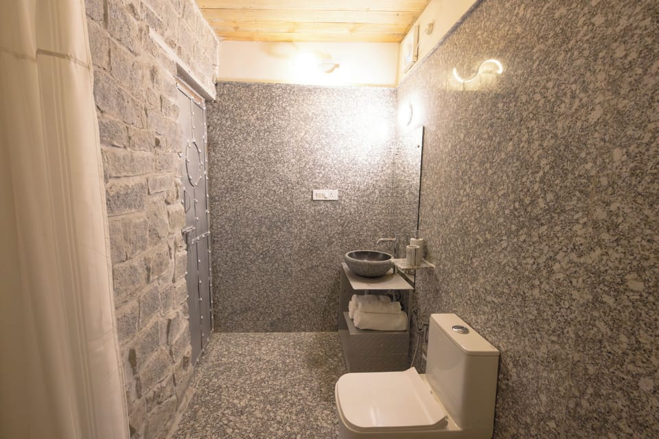 Gravity Room | Bathroom | Towels