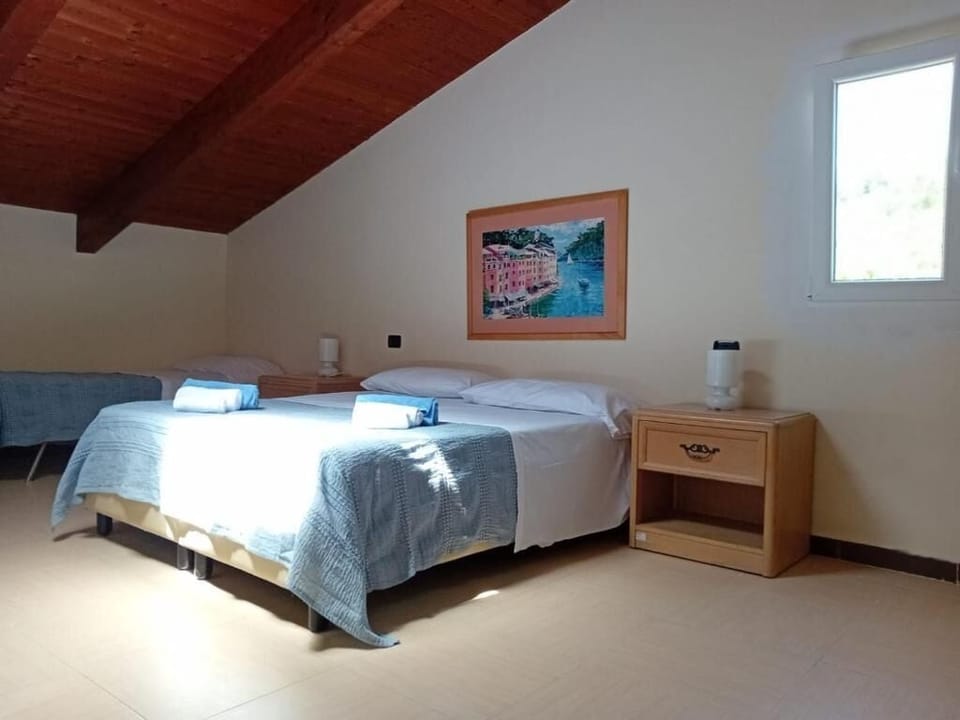 Premium bedding, WiFi (free), bed sheets