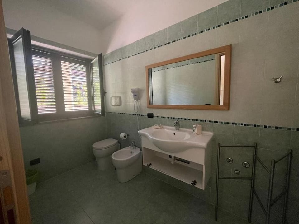 Double or Twin Room, 1 Double Bed, Private Bathroom, Garden View | Bathroom | Shower, hair dryer, bidet, towels