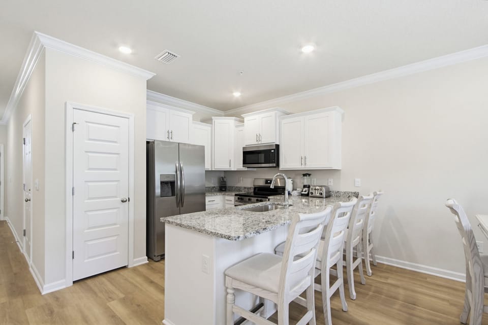 Exclusive Townhome, Garden View | Private kitchen | Coffee/tea maker, fridge, microwave, oven