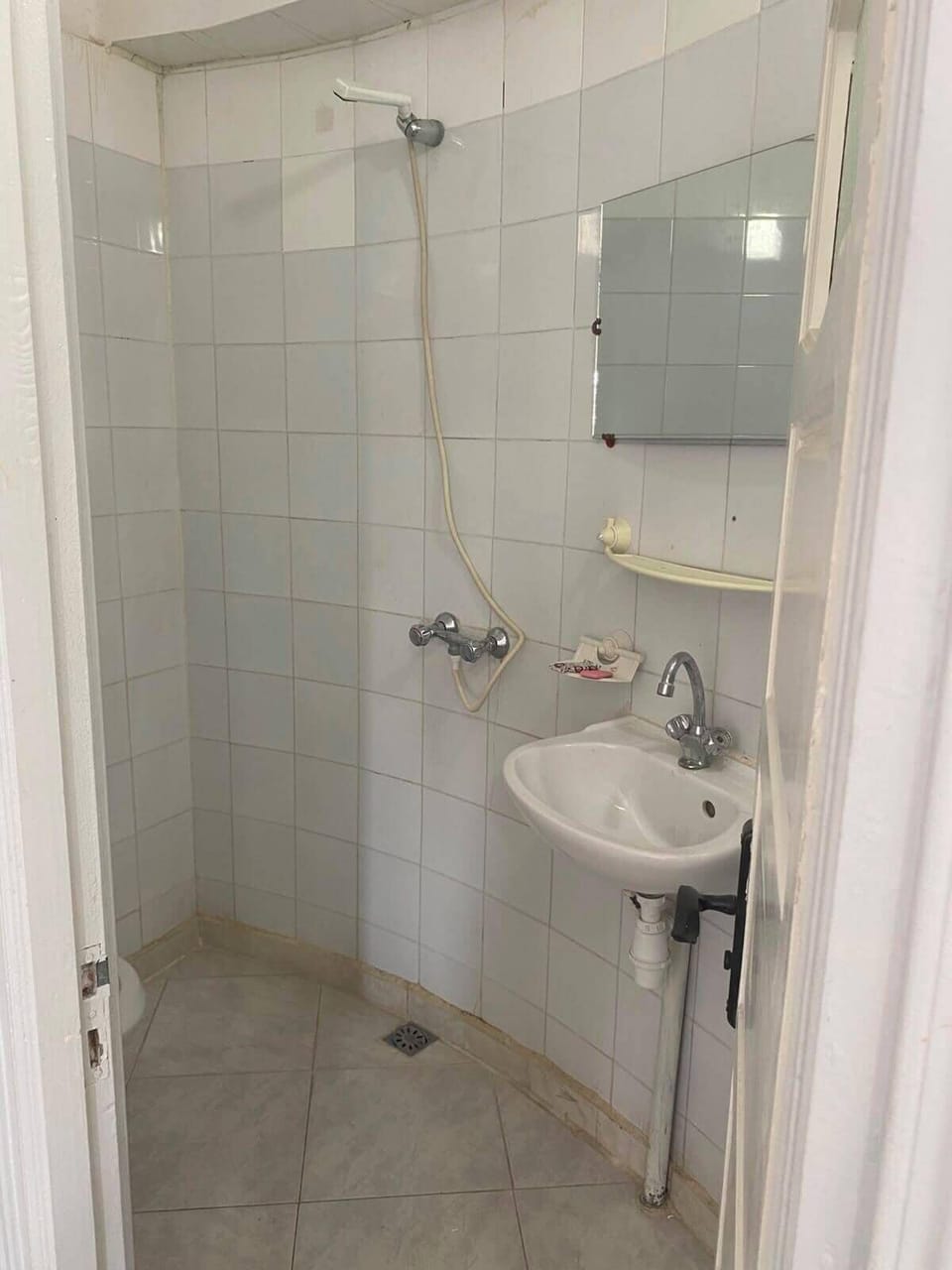 Shower, towels, soap, shampoo