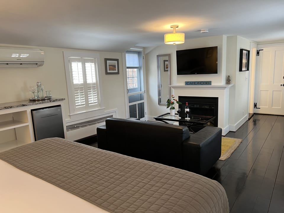 Luxury Room, 1 King Bed | Egyptian cotton sheets, premium bedding, individually decorated