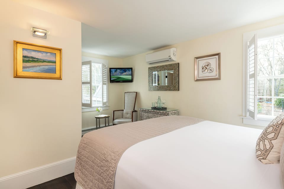 Basic Room, 1 Queen Bed | Egyptian cotton sheets, premium bedding, iron/ironing board (on request)