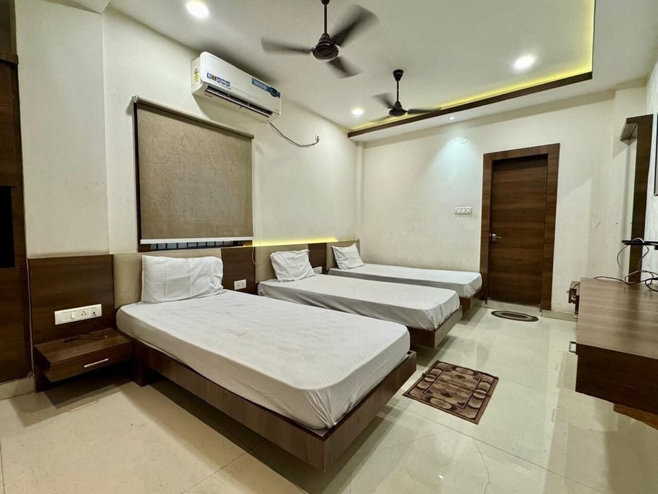 WiFi (free), bed sheets