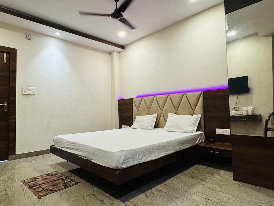 Deluxe Double Room | WiFi (free), bed sheets