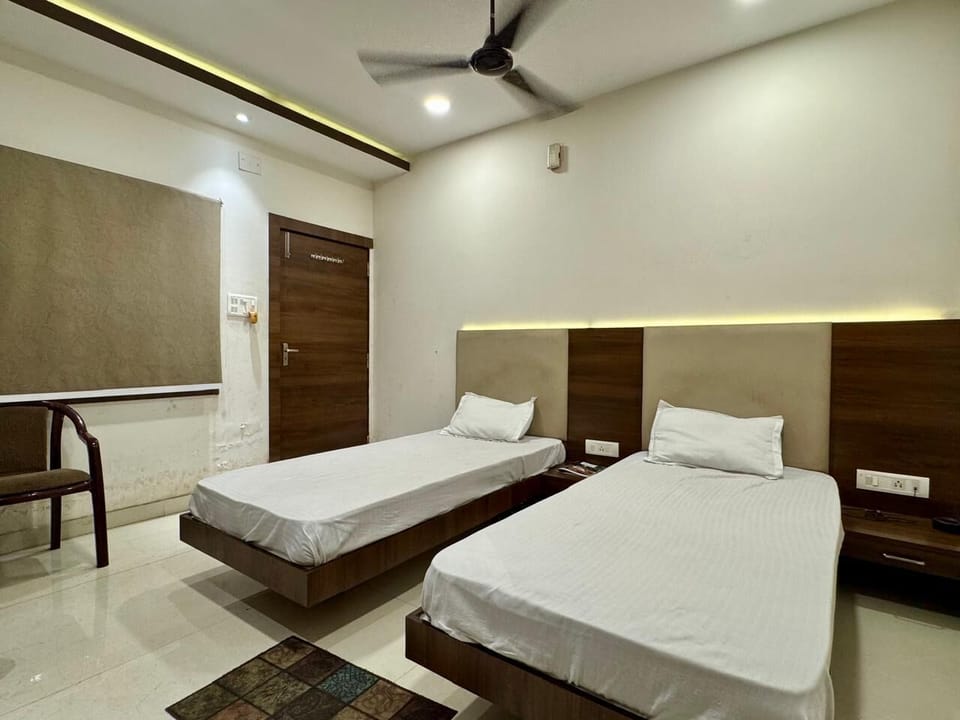 Deluxe Double Room | WiFi (free), bed sheets
